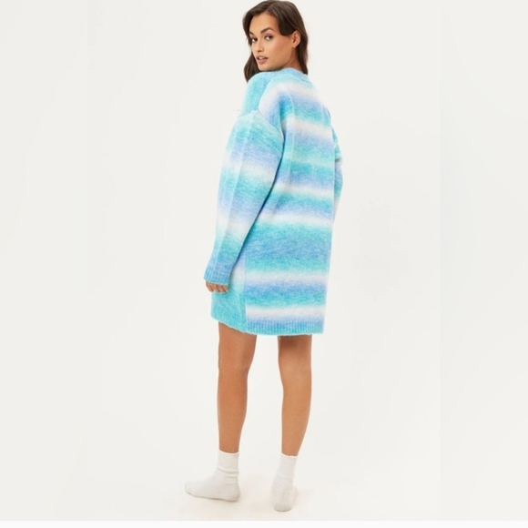 Frankie’s Bikinis Zoe Oversized Knit Blue Ombre Cardigan Sweater Size M/L - Picture 3 of 12